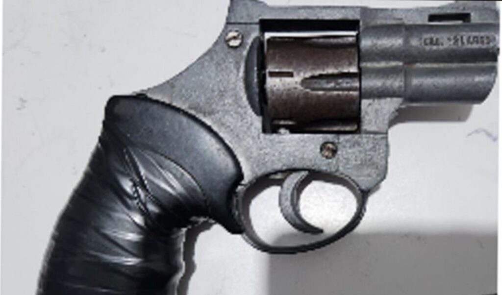 Un grave episodio de violencia familiar se registró en las últimas horas, cuando un menor de 16 años fue detenido tras intentar atentar contra la vida de su madre.