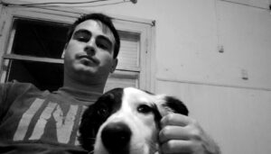 Una noticia que conmociona a toda la comunidad de San Nicolás se conoció este jueves con la confirmación del fallecimiento de Ricardo Batel, de 36 años, quien permanecía internado en grave estado luego de haber sido brutalmente atacado mientras viajaba en motocicleta junto a su pareja rumbo a La Emilia.