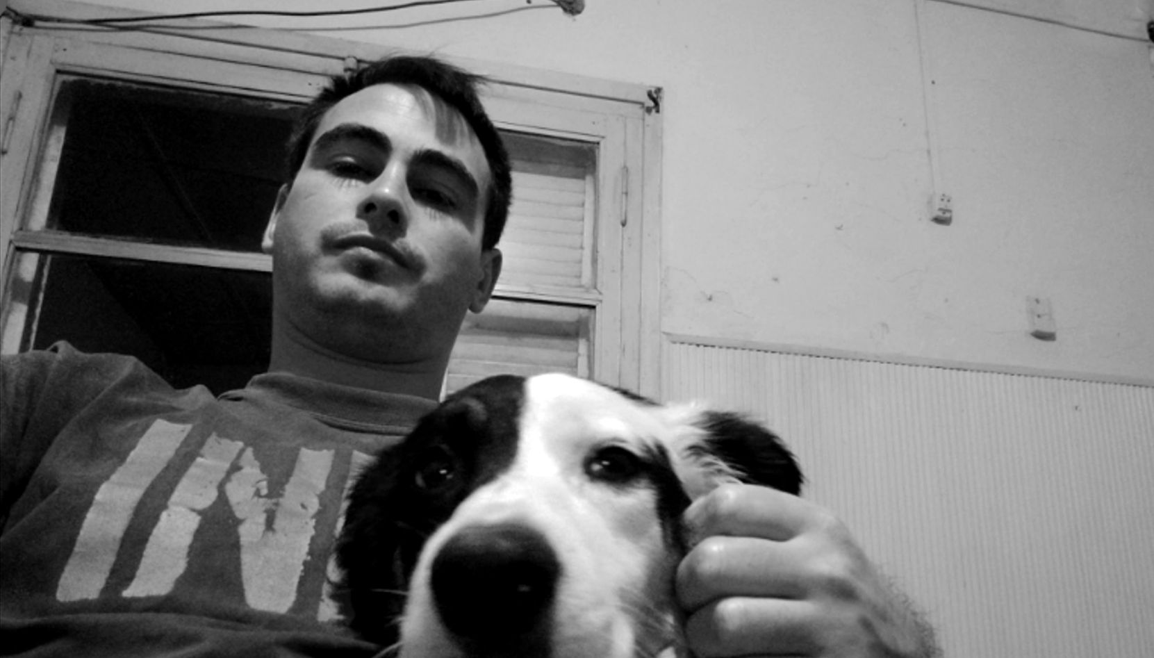 Una noticia que conmociona a toda la comunidad de San Nicolás se conoció este jueves con la confirmación del fallecimiento de Ricardo Batel, de 36 años, quien permanecía internado en grave estado luego de haber sido brutalmente atacado mientras viajaba en motocicleta junto a su pareja rumbo a La Emilia.