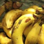 Un adolescente de 14 años fue detenido en San Nicolás luego de ser acusado de intentar robar una bolsa con bananas de una verdulería de la zona oeste de la ciudad. El hecho generó conmoción luego de que el menor relatara ante los efectivos que lo hizo para poder llevar comida a su familia.