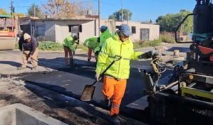 Los vecinos del barrio Colombini de San Nicolás de los Arroyos celebran la finalización de una de las obras más esperadas de la zona: la pavimentación de sus calles, una mejora que representa un importante avance en la calidad de vida de cientos de familias.
