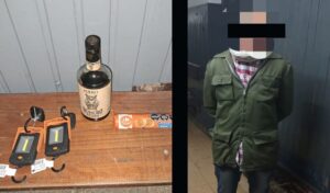 Un hombre de 35 años fue aprehendido en San Nicolás de los Arroyos luego de ser acusado de cometer un robo en el supermercado Carrefour ubicado sobre Mitre al 200. El procedimiento fue llevado adelante por efectivos de la Policía Local tras la intervención del personal de vigilancia privada del comercio.