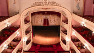 El Teatro San Nicolás se prepara para vivir un fin de semana cargado de música, humor y espectáculos de primer nivel con una programación pensada para todos los gustos. Desde shows musicales internacionales hasta propuestas humorísticas y tributos históricos, la agenda promete noches inolvidables para el público nicoleño.