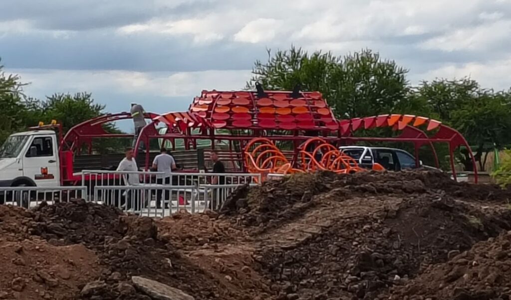 El municipio de San Nicolás de los Arroyos ya se encuentra trabajando en la incorporación de nuevas figuras que acompañarán al imponente “Monstruo del Yaguarón” en el Eco Parque, con el objetivo de seguir ampliando la oferta turística local.