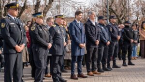 La Municipalidad de San Nicolás de los Arroyos celebró un nuevo aniversario de la Revolución de Mayo con un emotivo acto realizado durante la mañana de este 25 de mayo en la localidad de La Emilia, donde vecinos, instituciones y autoridades compartieron una jornada cargada de patriotismo y tradición.