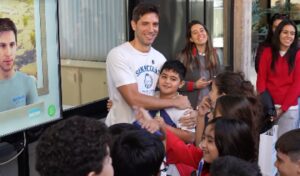 El intendente Santiago Passaglia recibió a los alumnos de 4º año del Colegio de la Ciudad, quienes participaron de una visita educativa en el marco del programa “Conociendo la Muni”, una iniciativa que busca acercar a los jóvenes al funcionamiento del Estado local.