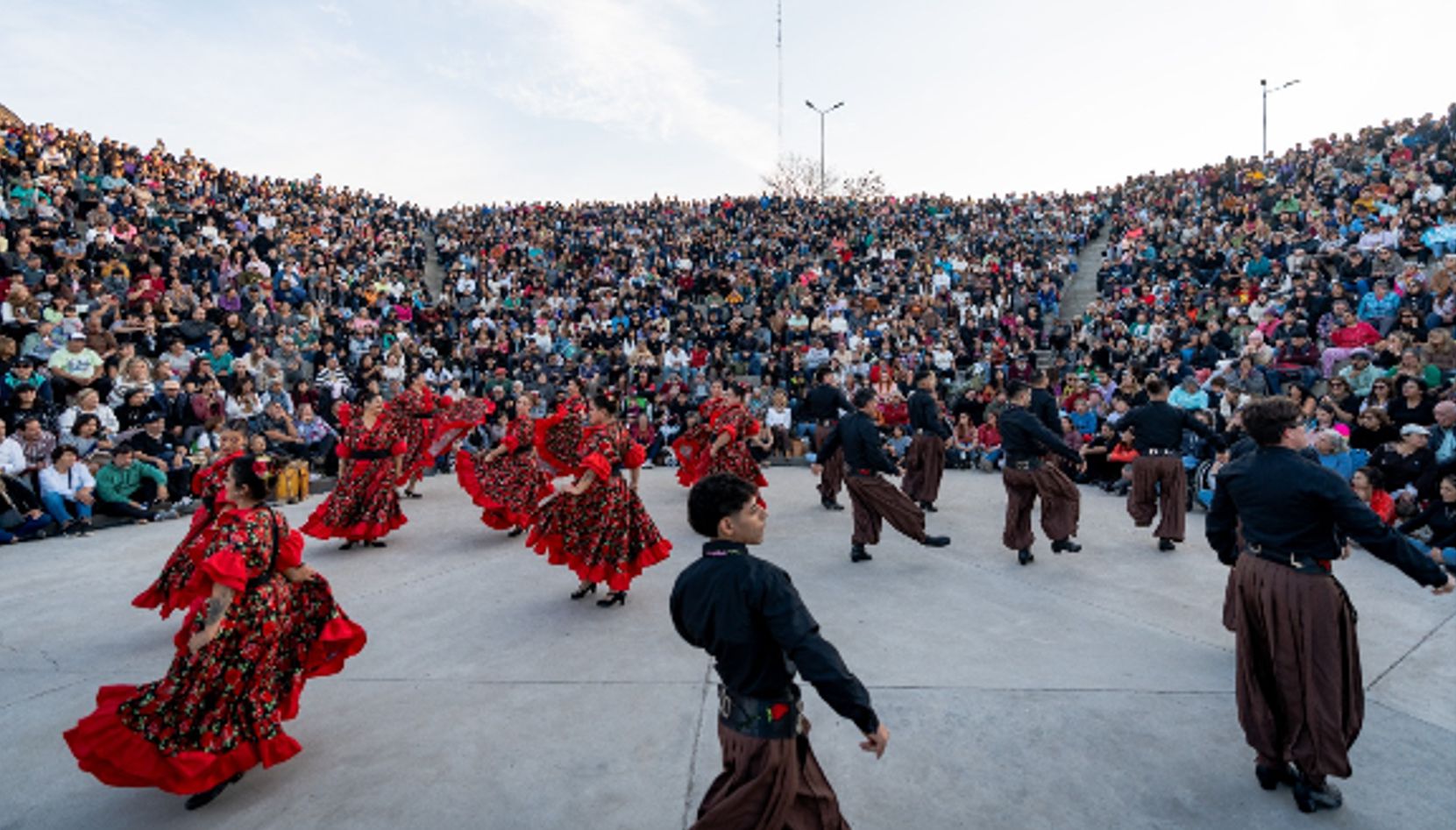 El intendente de San Nicolás, Santiago Passaglia, compartió su satisfacción por la gran convocatoria que tuvo la celebración de un nuevo aniversario de la firma del Acuerdo de San Nicolás, una jornada que reunió a miles de vecinos en la Costanera para disfrutar de la música, la cultura y las tradiciones argentinas.