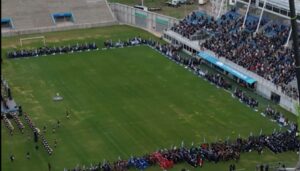 El próximo 27 de junio, a partir de las 15:00, el Estadio San Nicolás será nuevamente el escenario de una de las ceremonias más emotivas del calendario escolar y patriótico de la ciudad. Miles de alumnos de 4° año de las escuelas primarias participarán de la tradicional Promesa de Lealtad a la Bandera, acompañados por sus familias y docentes.