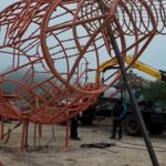 La zona del Yaguarón continúa viviendo una importante transformación y cada vez falta menos para que vecinos y visitantes puedan disfrutar de un espacio totalmente renovado. En los últimos días avanzaron los trabajos de instalación de nuevas figuras que formarán parte de este tradicional paseo recreativo, uno de los lugares más elegidos por las familias.