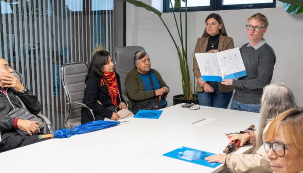 Un total de 13 familias de San Nicolás vivieron una jornada cargada de emoción al recibir la escritura definitiva de sus viviendas, un documento fundamental que les brinda la tranquilidad y la seguridad jurídica de convertirse en propietarios plenos de sus hogares.