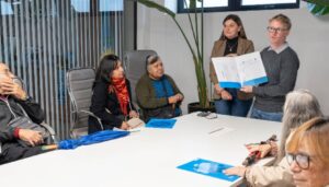 Un total de 13 familias de San Nicolás vivieron una jornada cargada de emoción al recibir la escritura definitiva de sus viviendas, un documento fundamental que les brinda la tranquilidad y la seguridad jurídica de convertirse en propietarios plenos de sus hogares.