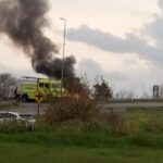 Momentos de tensión se vivieron este miércoles en uno de los principales accesos a San Nicolás, cuando un automóvil se incendió por causas que aún se encuentran bajo investigación. El hecho ocurrió en la zona de la autopista y Avenida Presidente Juan Domingo Perón, generando preocupación entre los automovilistas que circulaban por el lugar.