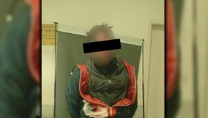 Una familia de la zona norte de San Nicolás vivió momentos de extrema tensión durante la madrugada de este domingo, cuando descubrió a un delincuente intentando ingresar a su vivienda. La rápida reacción de los propietarios evitó que el hecho pasara a mayores y permitió retener al sospechoso hasta la llegada de la Policía.