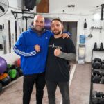 El peleador nicoleño de MMA Franco “El Lobo” Tombolesi continúa reforzando su preparación de cara a uno de los desafíos más exigentes de su carrera. En las últimas horas se confirmó la incorporación del profesor de Educación Física Lucas Vigo al equipo de trabajo del atleta, con el objetivo de potenciar aún más su rendimiento físico antes de su próxima presentación.