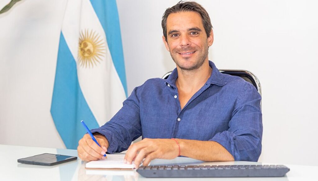 Una sorpresiva versión comenzó a circular en el ámbito político de San Nicolás y podría tener repercusión a nivel nacional. Según afirmó el periodista Gustavo Pacheco durante su programa de streaming "Materia Prima", el exintendente de San Nicolás y referente del partido HECHOS, Manuel Passaglia, tendría decidido competir por la Presidencia de la Nación en las elecciones de 2027.