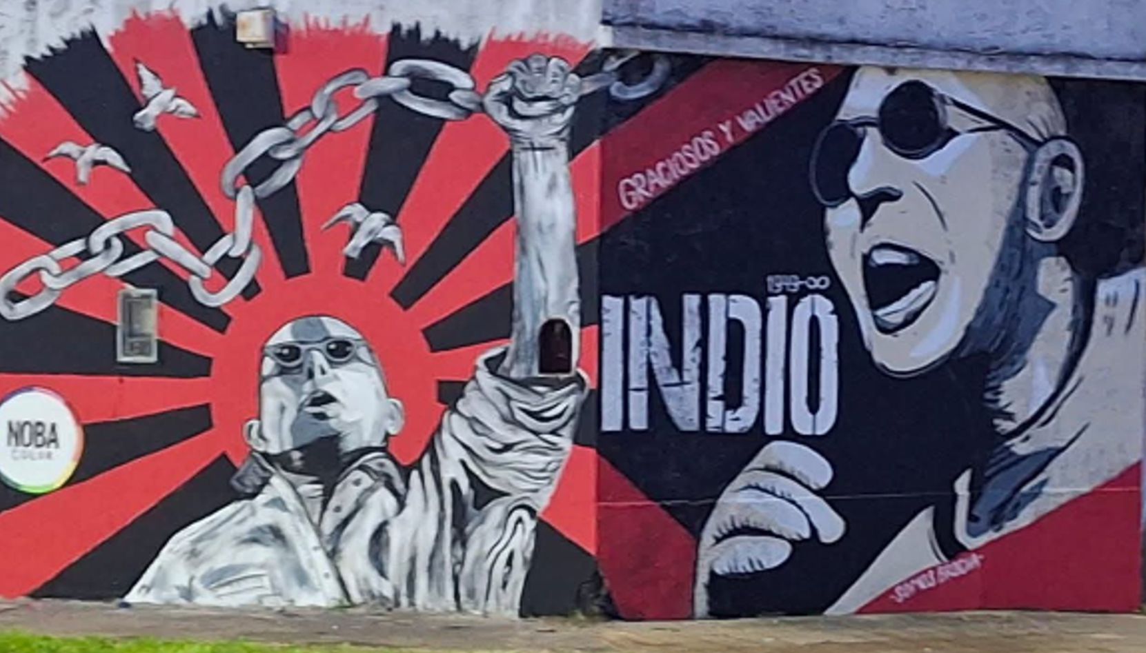 Los fanáticos del rock nacional y especialmente de Carlos "El Indio" Solari ya tienen un nuevo punto de encuentro en San Nicolás. Finalmente quedó inaugurado un mural dedicado al histórico cantante, una obra que nació por iniciativa del grupo de artistas "Somos Brocha", quienes se encargaron de plasmar la imagen del ídolo popular en una pared ubicada en la esquina de Pringles y Roca.