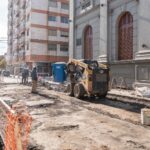 La Municipalidad informó que continúan los trabajos de infraestructura en el centro de San Nicolás, por lo que se mantendrán importantes restricciones al tránsito vehicular durante los próximos días. Las tareas se desarrollan en las inmediaciones del Palacio Municipal y afectan la circulación en sectores clave de la ciudad.