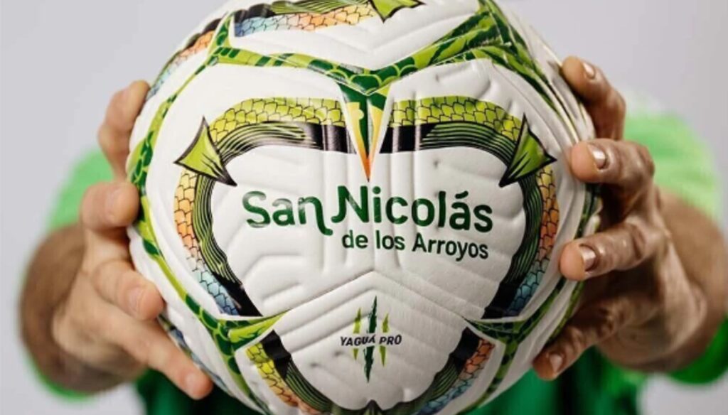 Los amantes del fútbol y los vecinos orgullosos de su ciudad ya tienen una nueva oportunidad para demostrar su pasión. La Municipalidad de San Nicolás lanzó oficialmente a la venta la pelota "Yaguá PRO", un producto que busca representar la identidad local y sumarse a la colección de artículos oficiales de la ciudad.