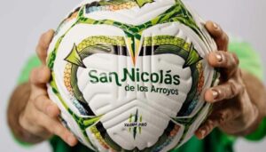 Los amantes del fútbol y los vecinos orgullosos de su ciudad ya tienen una nueva oportunidad para demostrar su pasión. La Municipalidad de San Nicolás lanzó oficialmente a la venta la pelota "Yaguá PRO", un producto que busca representar la identidad local y sumarse a la colección de artículos oficiales de la ciudad.
