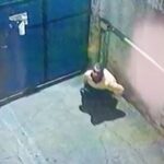 Un vecino del casco céntrico de San Nicolás decidió hacer pública una situación tan desagradable como insólita que venía padeciendo desde hacía tiempo. Según relató, de manera frecuente encontraba excremento en la entrada de su garaje y, en un principio, creyó que se trataba de algún animal que merodeaba por la zona.
