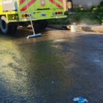 Vecinos del barrio 9 de Julio expresaron su preocupación por la peligrosa situación que se vive en la esquina de Congreso y Pombo, donde un camión derramó una importante cantidad de aceite sobre la calzada. Debido a las bajas temperaturas registradas en las últimas horas, la sustancia se congeló, convirtiendo el asfalto en una verdadera trampa para quienes circulan, especialmente los motociclistas.