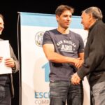 El intendente de San Nicolás, Santiago Passaglia, encabezó este jueves la entrega de 126 escrituras tramitadas en el marco de la Ley Pierri, un paso fundamental para que numerosas familias puedan acceder a la seguridad jurídica de sus viviendas y consolidar el patrimonio construido con el esfuerzo de toda una vida.
