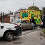 Un violento accidente de tránsito se registró en la intersección de Entre Ríos y Alberdi, donde dos automóviles protagonizaron una fuerte colisión que dejó como saldo a un conductor herido y trasladado al hospital.