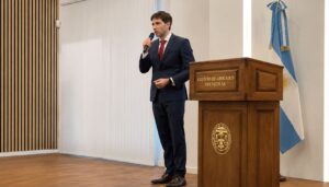 El intendente de San Nicolás, Santiago Passaglia, participó del acto conmemorativo por el 100° aniversario del Colegio de Abogados de San Nicolás, una institución con un siglo de trayectoria dedicada a la defensa de los derechos, el ejercicio profesional y el fortalecimiento del sistema judicial.