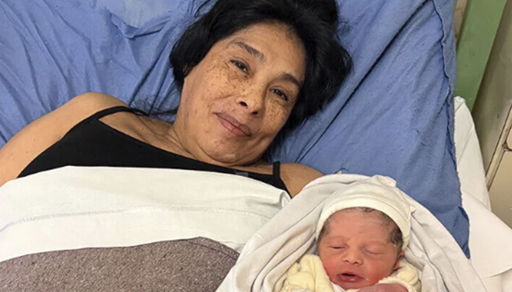 La historia de Mabel Frías, la mujer de San Nicolás que se convirtió en madre a los 62 años, trascendió las fronteras de la ciudad y se transformó en una de las noticias más destacadas del país. Su caso fue replicado por los principales medios nacionales, entre ellos TN, Infobae y otros importantes portales informativos, generando un fuerte impacto a nivel nacional.