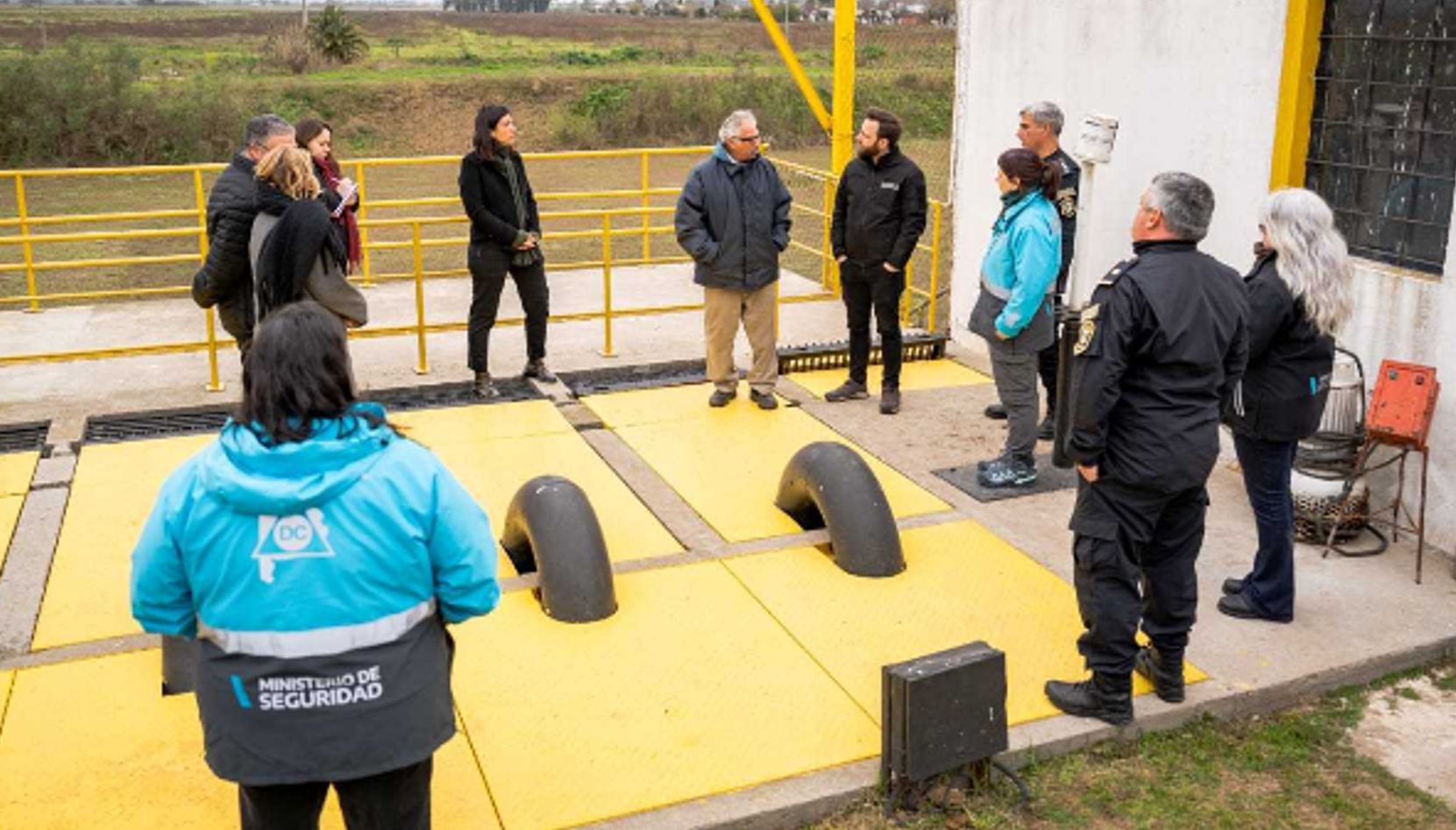 Ante la posibilidad de nuevos fenómenos climáticos con importantes precipitaciones, la Municipalidad de San Nicolás trabaja en la supervisión y puesta a punto de la infraestructura hidráulica de la ciudad, con especial atención en la localidad de La Emilia.