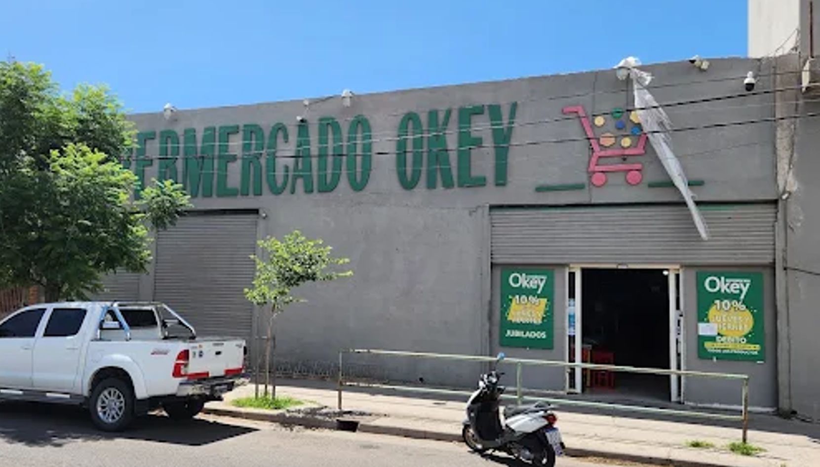 Lo que debía ser una tranquila compra para compartir un almuerzo familiar terminó convirtiéndose en una insólita situación para un vecino de San Nicolás. Un cliente del supermercado Okey, ubicado en la esquina de Presidente Perón y Rucchi, denunció que le robaron el asado que acababa de comprar, incluso antes de salir del comercio.