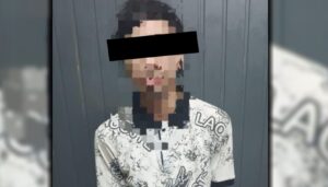 Un joven de 24 años fue aprehendido durante esta tarde en San Nicolás, luego de ser sorprendido exhibiendo sus partes íntimas en plena vía pública, según informaron fuentes policiales.