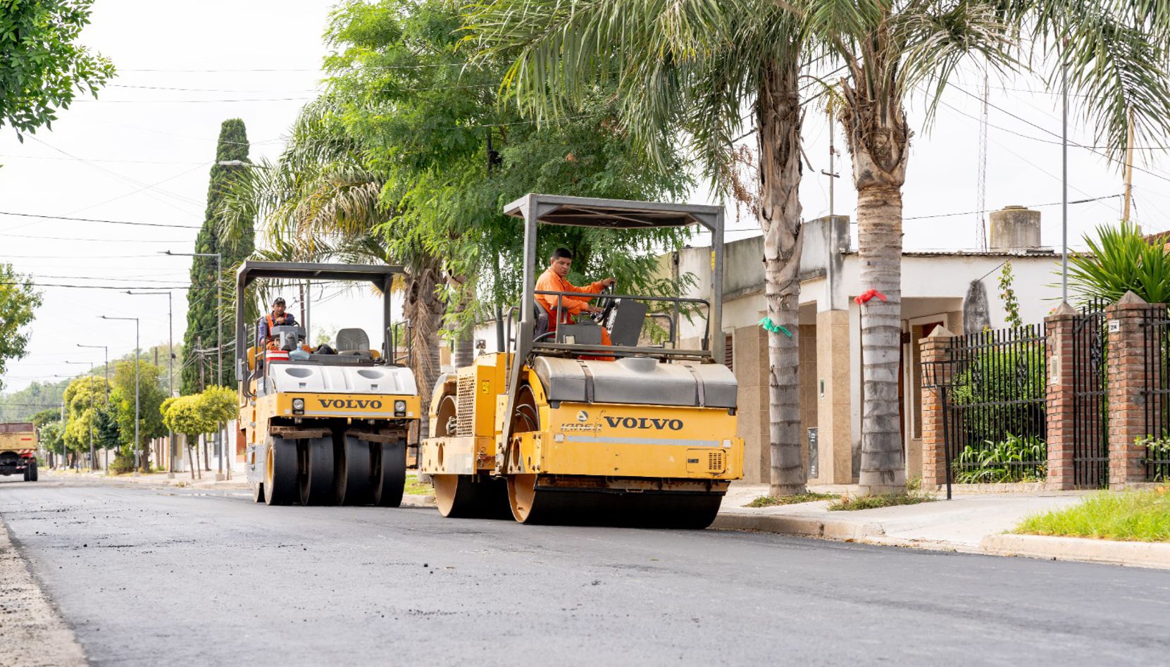 En 2012, San Nicolás contaba con apenas 17 barrios pavimentados. Hoy, más de 80 barrios ya cuentan con las obras de cordón cuneta y pavimento terminadas, en el marco del Plan Integral de Pavimentación impulsado por la Municipalidad.