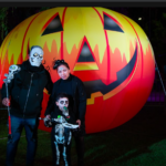 San Nicolás vivió una primera jornada de Halloween que sorprendió a grandes y chicos. El municipio volvió a apostar por una imponente puesta en escena para una nueva edición de esta celebración que, con el paso de los años, se convirtió en una tradición para la ciudad y convocó a vecinos y visitantes en el Empedrado de la Costanera.